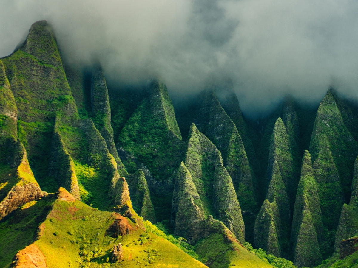 Green ridges of the Nā Pali Coast on Kauaʻi