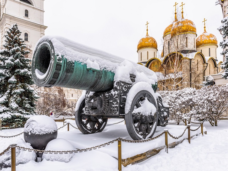 New Year in Arctic Circle Tour. Tsar Cannon and Dormition Cathedral in Moscow Kremlin