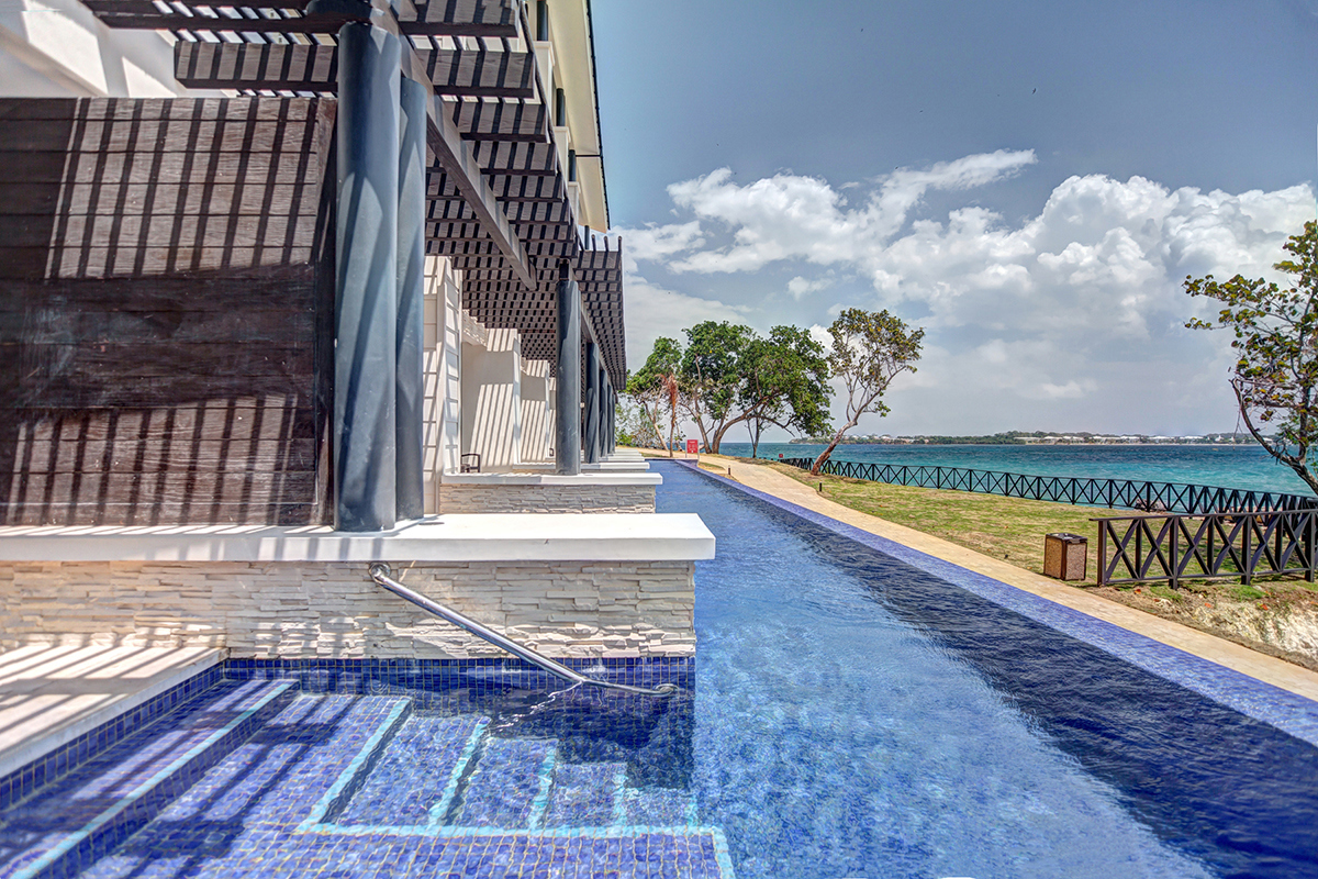 Luxury Junior Suite Swim Out